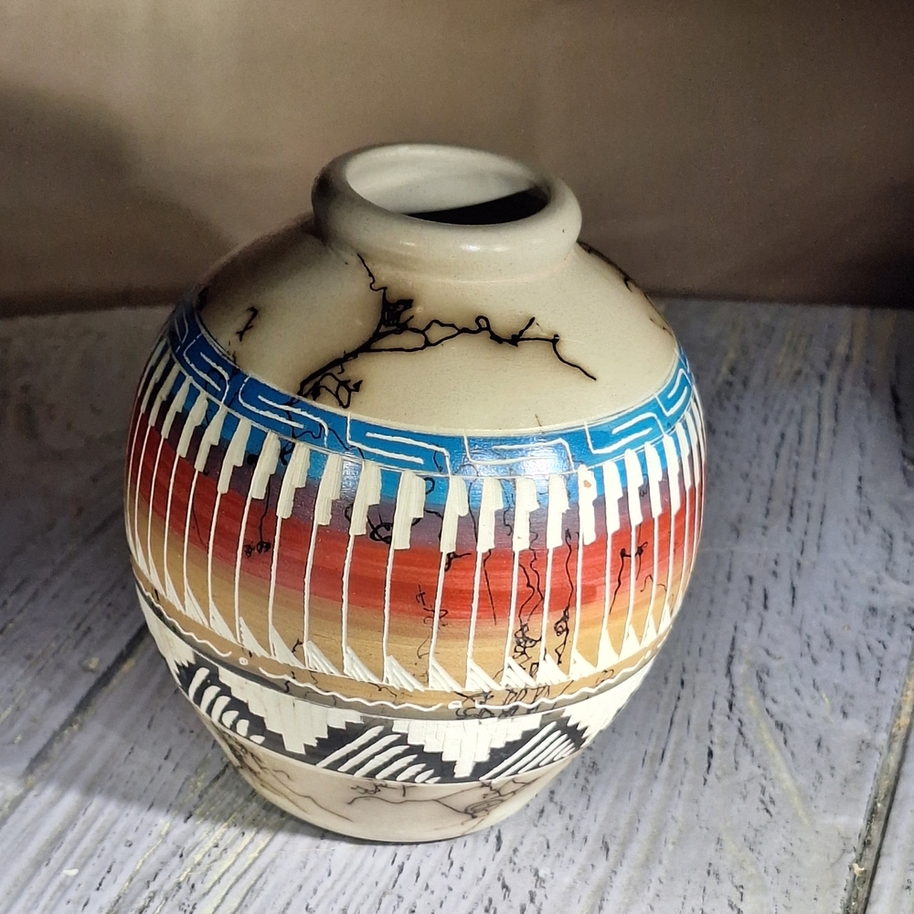 Native American Navajo Horsehair Signed Etched Pottery Vase Blue/Red/White - Picture 6 of 12